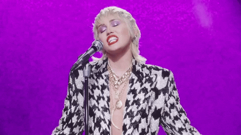 Chia tay Cody Simpson được vài tiếng, Miley Cyrus tung luôn MV mới toanh khẳng định: Tôi không cần tình yêu của anh - Ảnh 4.