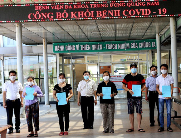 Thêm 11 bệnh nhân mắc Covid-19 điều trị tại Quảng Nam khỏi bệnh và xuất viện - Ảnh 1.