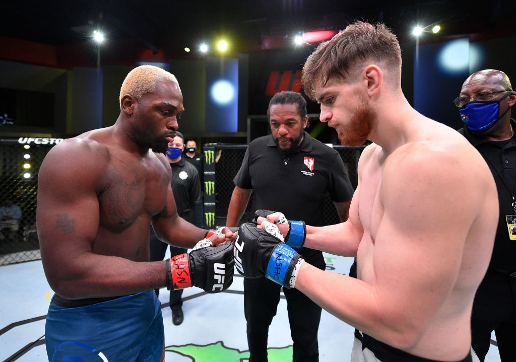 Derek Brunson hạ thuyết phục đối thủ bất bại, có thắng lợi thứ 3 liên tiếp tại UFC - Ảnh 1.