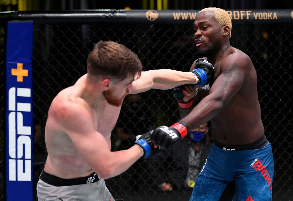 Derek Brunson hạ thuyết phục đối thủ bất bại, có thắng lợi thứ 3 liên tiếp tại UFC - Ảnh 2.