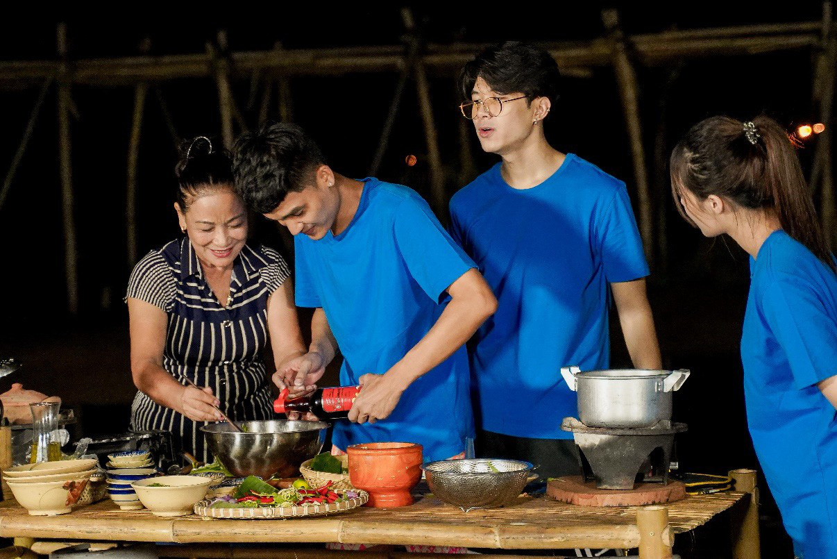 Bật mí tuyệt chiêu giúp Mạc Văn Khoa – Anh Tú – Fanny lần đầu nấu món Quảng Ngãi vẫn ngon khó cưỡng - Ảnh 2.