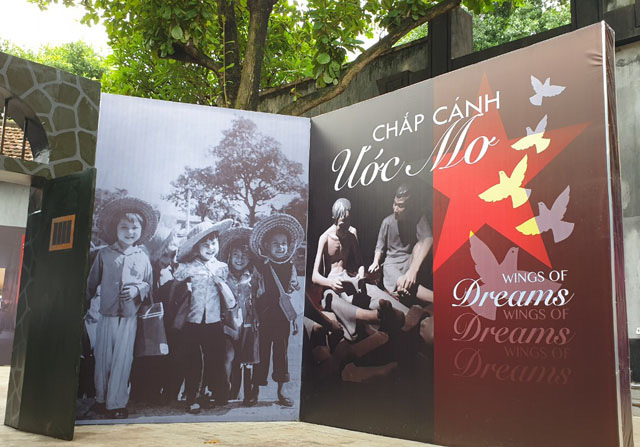 Tổ chức trưng bày “Chắp cánh ước mơ” tại di tích Nhà tù Hỏa Lò - Ảnh 1.