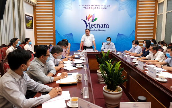 Làm việc với Tổng cục Du lịch, Thứ trưởng Bộ VHTTDL Nguyễn Văn Hùng đề nghị: Không được để đứt gãy trong du lịch - Ảnh 1.