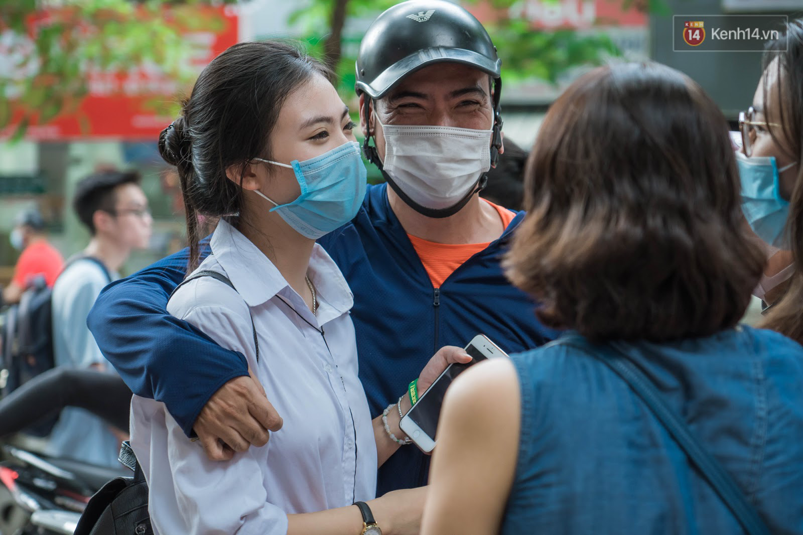 Bước qua kỳ thi tốt nghiệp đặc biệt - Lắng nghe về “áp lực” của những người trẻ vừa “vượt vũ môn” - Ảnh 1.