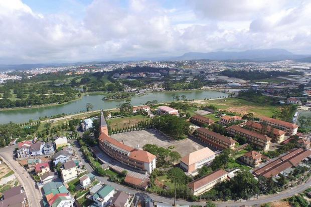 Trường Đại học ở Việt Nam đẹp như một bức tranh, đến cả Sơn Tùng M-TP, Soobin Hoàng Sơn cũng lên tận nơi check-in - Ảnh 5.