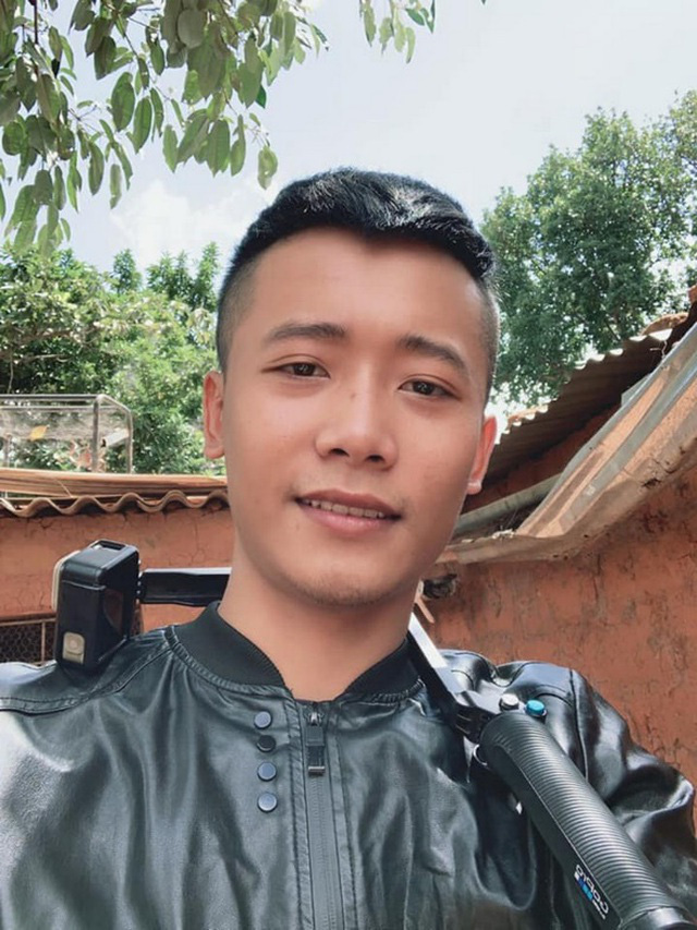 Review cuộc sống ở châu Phi, youtuber Việt đạt 1 triệu đăng ký sau 1 năm, thu nhập vài trăm triệu/tháng, thường xuyên làm từ thiện cho người nghèo - Ảnh 1.