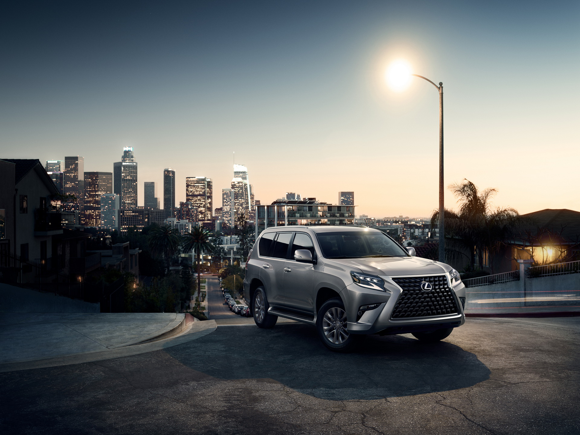 Ra mắt Lexus GX 460: Thêm trang bị, giữ động cơ, giữ cả lưới tản nhiệt khổng lồ - Ảnh 1. Ra mắt Lexus GX 460: Thêm trang bị, giữ động cơ, giữ cả lưới tản nhiệt khổng lồ - Ảnh 1.