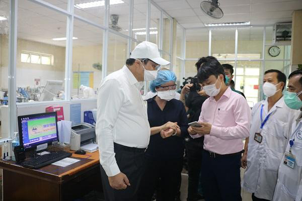Chủ tịch Đà Nẵng kiểm tra công tác phòng chống dịch Covid-19 tại các điểm “nóng” - Ảnh 7.