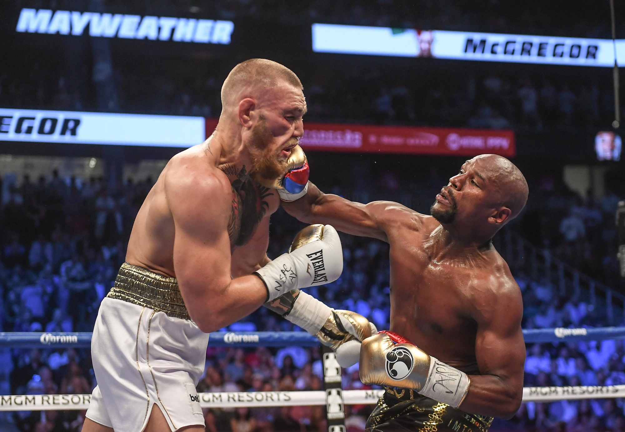 Floyd Mayweather khoe body căng đét ở tuổi 43, fan trầm trồ khuyên &quot;Độc cô cầu bại&quot; nhanh chóng trở lại sàn đấu - Ảnh 2.