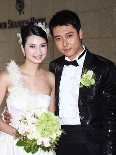 Mỹ nhân bê bối nhất nhì Cbiz: Thời trẻ đại gia bao nuôi, ngoại tình với Hoàng Phi Hồng rồi bị chồng cắm sừng và thuyết âm mưu đằng sau - Ảnh 13.