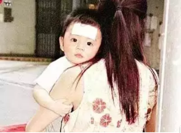 Mỹ nhân bê bối nhất nhì Cbiz: Thời trẻ đại gia bao nuôi, ngoại tình với Hoàng Phi Hồng rồi bị chồng cắm sừng và thuyết âm mưu đằng sau - Ảnh 10.