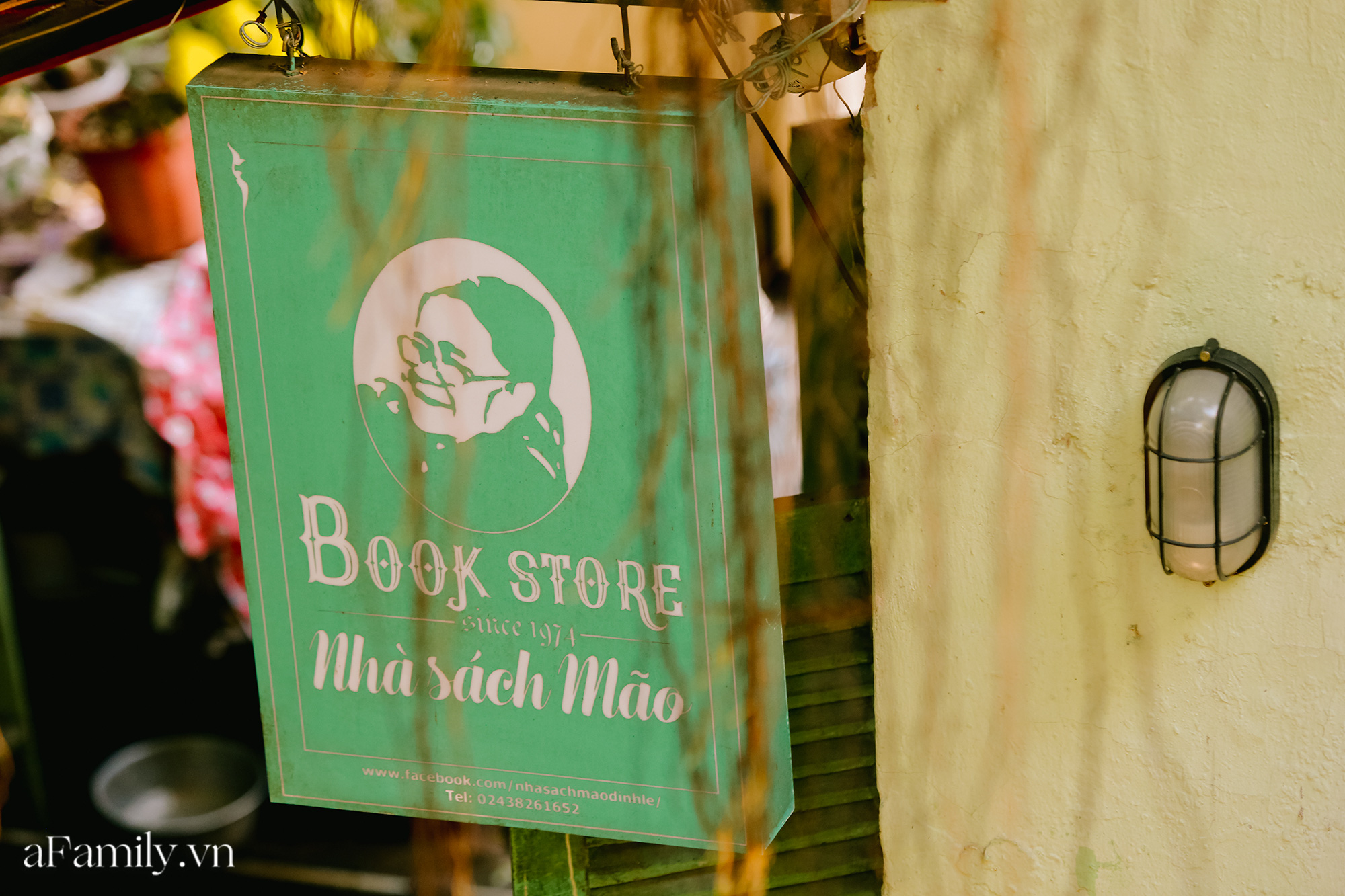 Ở con ngõ nhỏ trong phố Đinh Lễ có một tiệm sách cổ, là thiên đường của những &quot;mọt sách&quot;, cũng là địa điểm check-in cực chất cho những người thích phong cách retro - Ảnh 10.