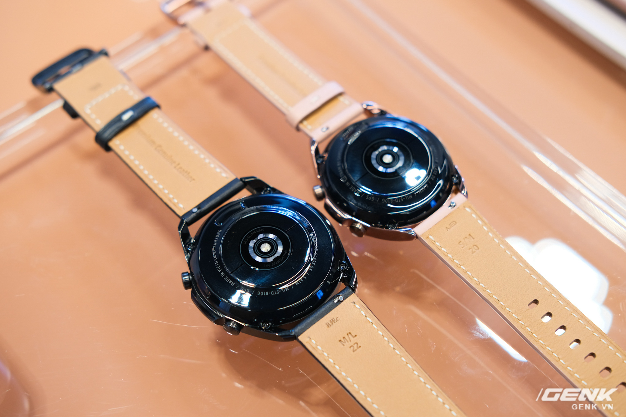 Trên tay đồng hồ Samsung Galaxy Watch 3 và tai nghe không dây chống ồn hạt đậu Galaxy Buds Live - Ảnh 3. Trên tay đồng hồ Samsung Galaxy Watch 3 và tai nghe không dây chống ồn hạt đậu Galaxy Buds Live - Ảnh 3.