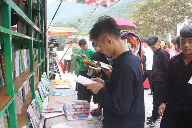 Hà Giang: Hệ thống thư viện, bảo tàng, nhà văn hóa góp phần đáp ứng nhu cầu học tập, nâng cao đời sống tinh thần của người dân - Ảnh 1.
