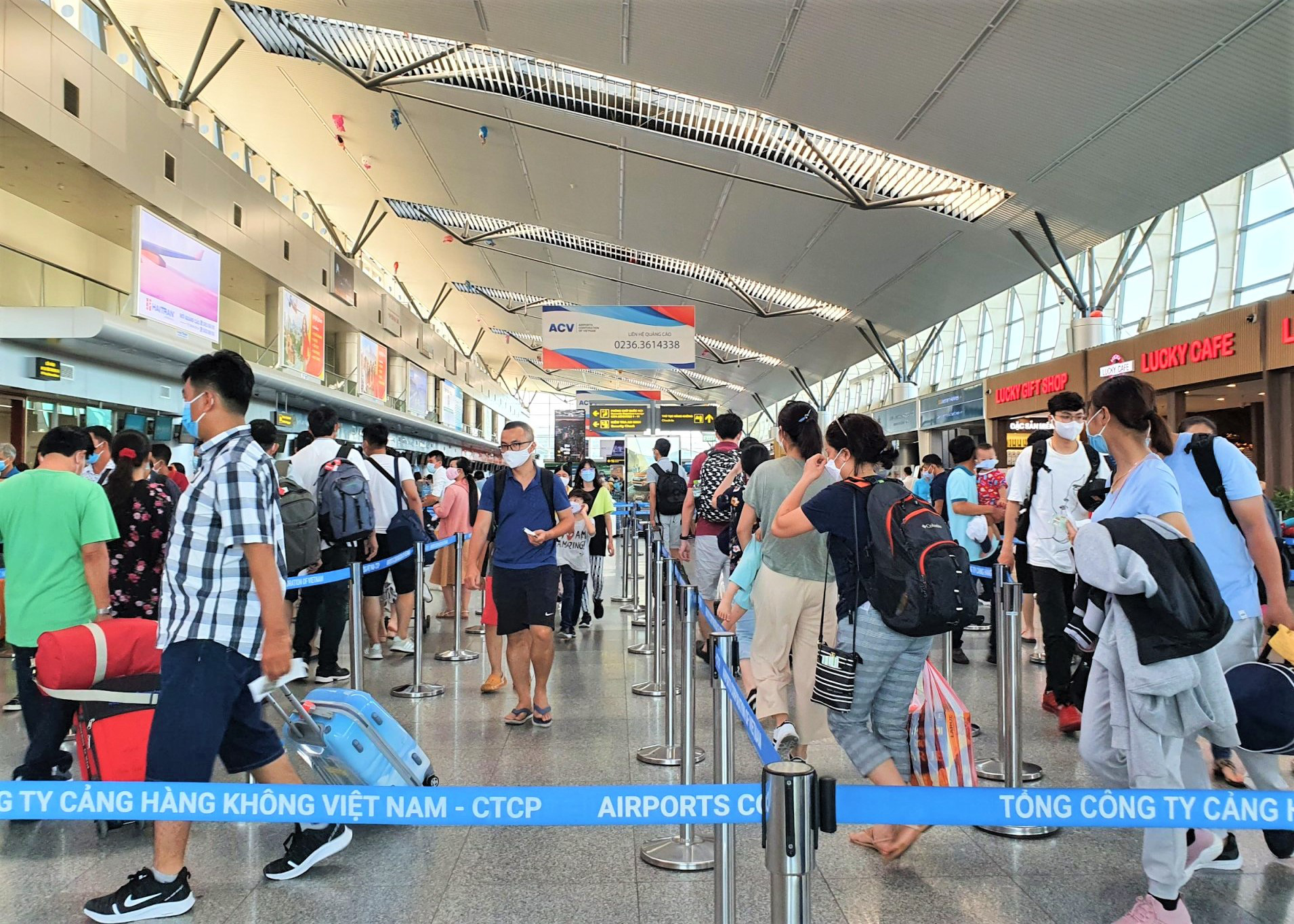 Gần 1.700 du khách đăng ký rời Đà Nẵng - Ảnh 1.