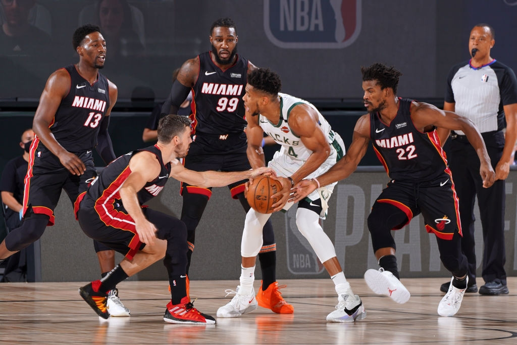 Phong tỏa &quot;Á Thần&quot;, &quot;nướng chín&quot; &quot;bầy Hươu&quot;, Miami Heat tận hưởng niềm vui chiến thắng đầu tay ở vòng 2 - Ảnh 3.