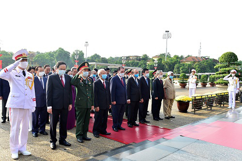Lãnh đạo Đảng, Nhà nước vào Lăng viếng Chủ tịch Hồ Chí Minh nhân kỷ niệm 75 năm Quốc khánh 2/9 - Ảnh 2. Lãnh đạo Đảng, Nhà nước vào Lăng viếng Chủ tịch Hồ Chí Minh nhân kỷ niệm 75 năm Quốc khánh 2/9 - Ảnh 2.