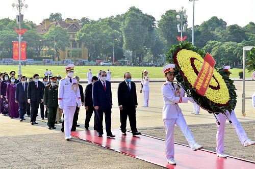 Lãnh đạo Đảng, Nhà nước vào Lăng viếng Chủ tịch Hồ Chí Minh nhân kỷ niệm 75 năm Quốc khánh 2/9 - Ảnh 1. Lãnh đạo Đảng, Nhà nước vào Lăng viếng Chủ tịch Hồ Chí Minh nhân kỷ niệm 75 năm Quốc khánh 2/9 - Ảnh 1.