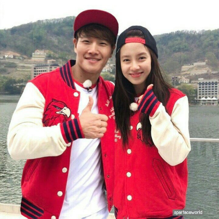 Kim Jong Kook từng buột miệng chửi thề khi bị ép thể hiện tình cảm với Song Ji Hyo - Ảnh 1.