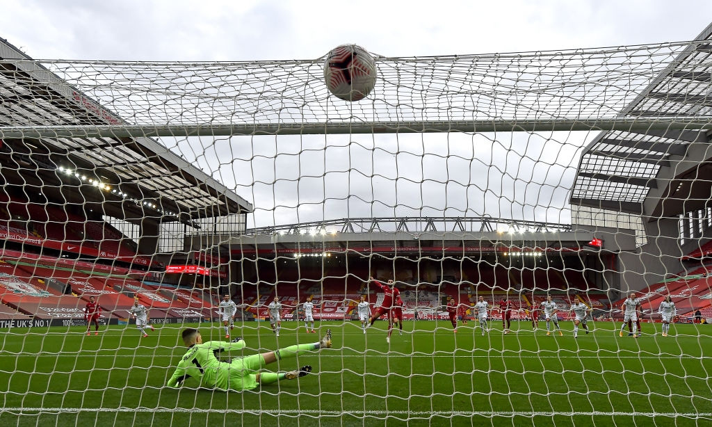 Cú sốc suýt xảy ra ngày mở màn Ngoại hạng Anh: ĐKVĐ Liverpool thắng thót tim đối thủ tân binh ở trận cầu 7 bàn thắng - Ảnh 2.