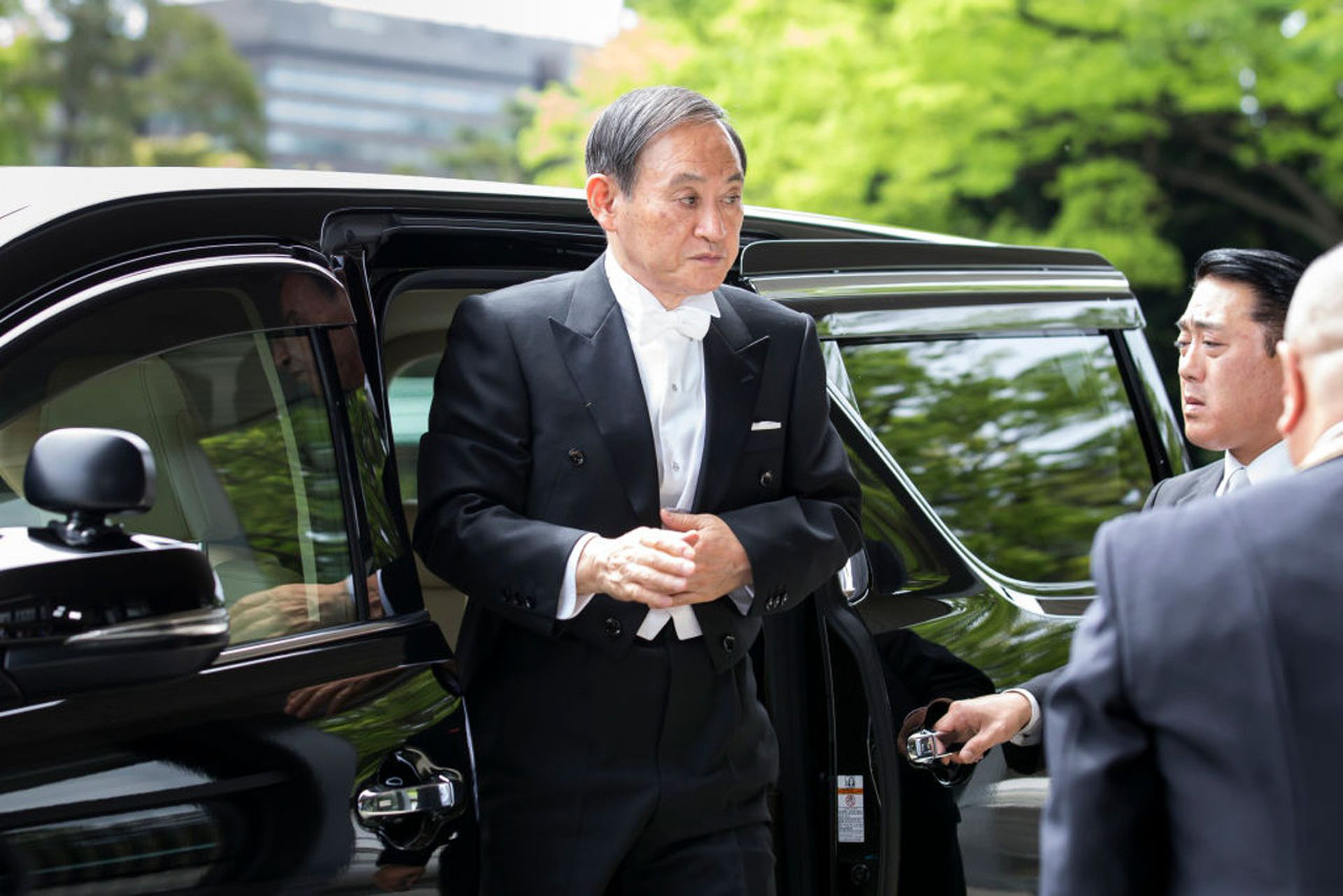 Cuộc sống lành mạnh của chính trị gia 71 tuổi sắp trở thành tân Thủ tướng Nhật Bản: Sáng đi bộ, đêm gập bụng, quyết tâm giảm 14 kg để tránh bệnh tật - Ảnh 3.