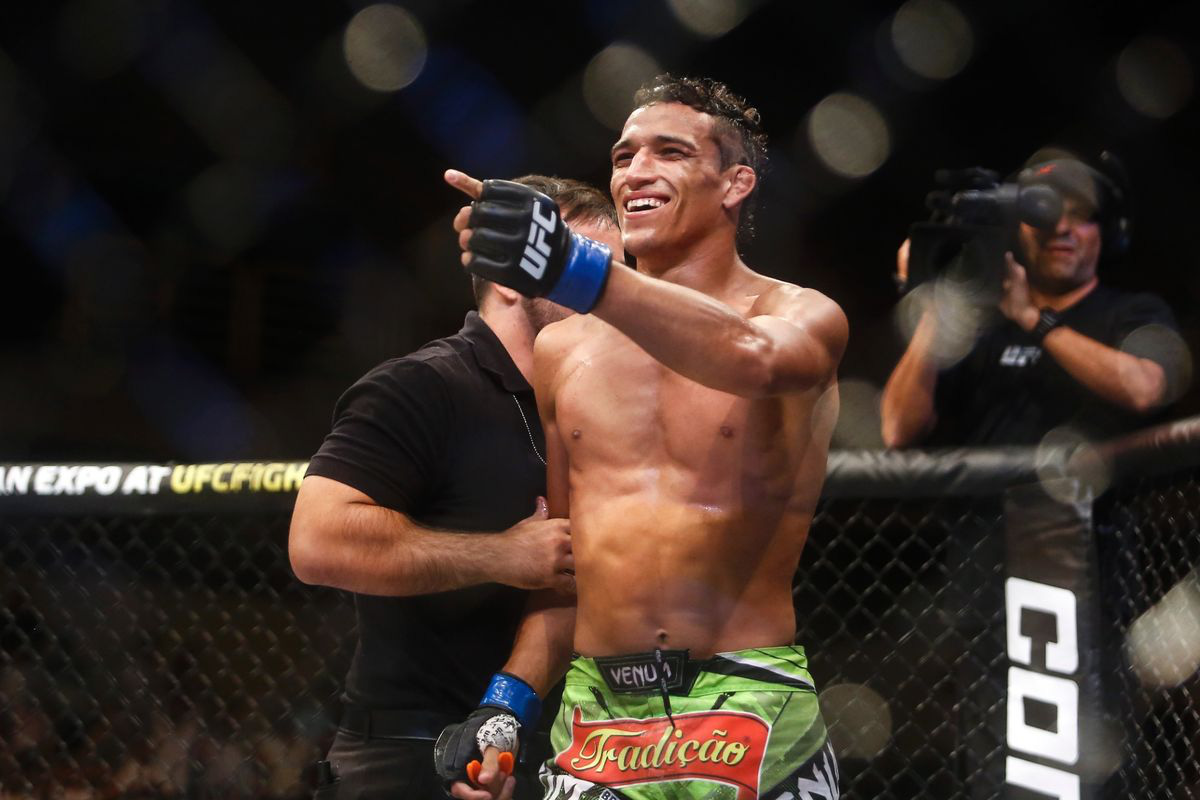 UFC thất bại trong việc chốt kèo với Dustin Poirier, buộc phải tìm đối thủ khác cho Tony Ferguson - Ảnh 2.