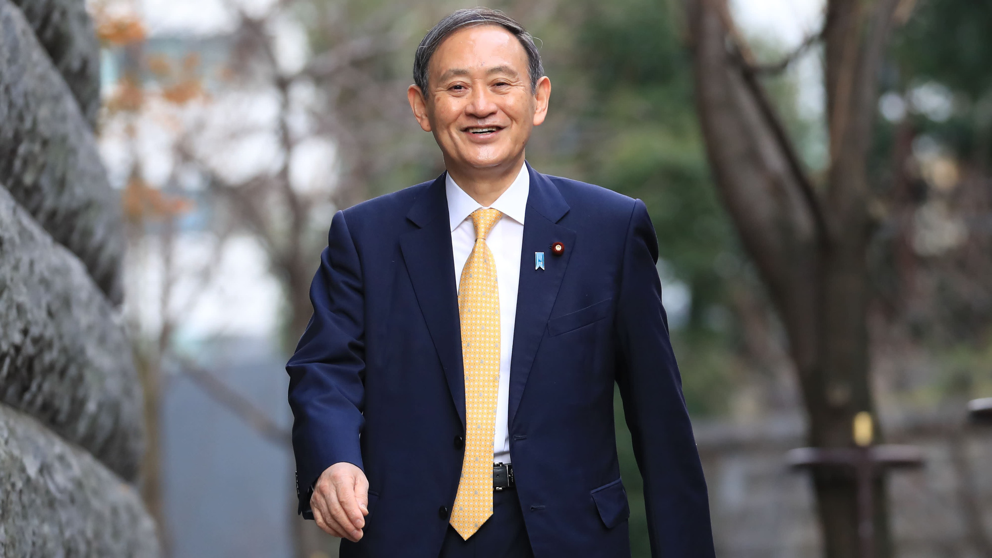 Cuộc sống lành mạnh của chính trị gia 71 tuổi sắp trở thành tân Thủ tướng Nhật Bản: Sáng đi bộ, đêm gập bụng, quyết tâm giảm 14 kg để tránh bệnh tật - Ảnh 1.