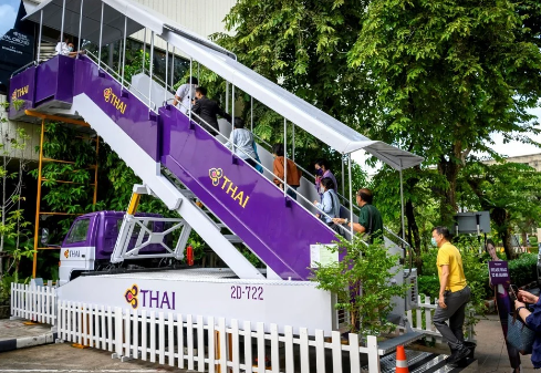 Thái Lan: Biến máy bay thành quán cà phê, có tiếp viên phục vụ để khách hàng đỡ nhớ cảm giác đi du lịch - Ảnh 2. Thái Lan: Biến máy bay thành quán cà phê, có tiếp viên phục vụ để khách hàng đỡ nhớ cảm giác đi du lịch - Ảnh 2.