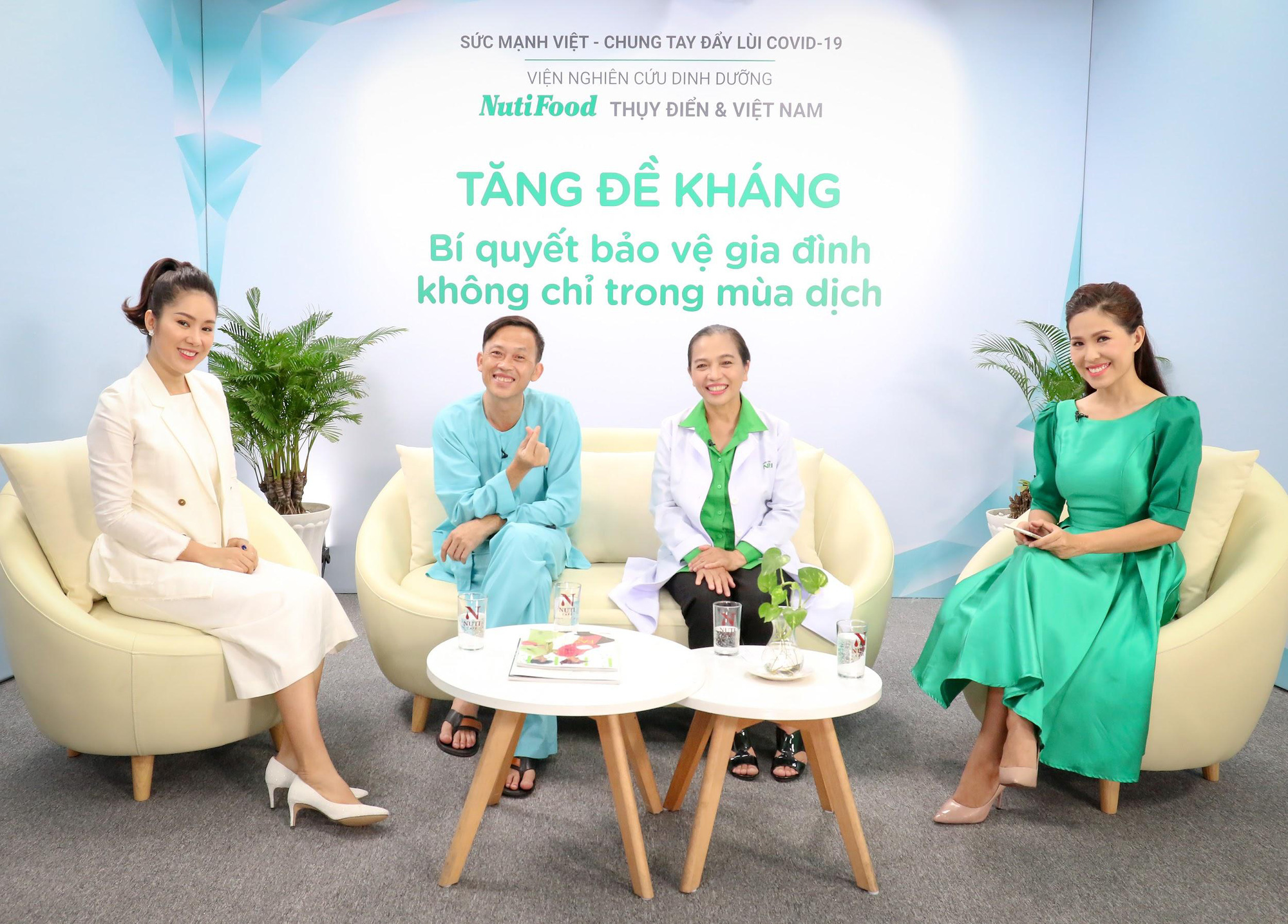 Nghệ sĩ Hoài Linh và Mẹ bỉm sữa diễn viên Lê Phương tham vấn bí quyết tăng đề kháng - Ảnh 1.