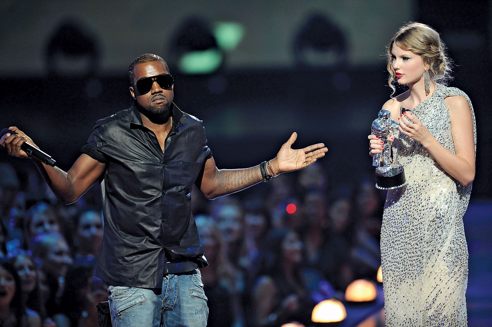 Lisa đọ dáng Taylor Swift gây sốt mạng xã hội, mê mặc kiệm vải - 2sao