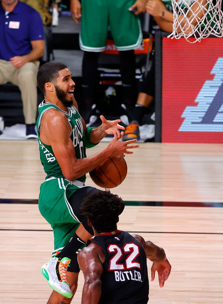 &quot;Lính mới&quot; Tyler Herro quật ngã Boston Celtics, Heat còn cách NBA Finals một game đấu - Ảnh 3.