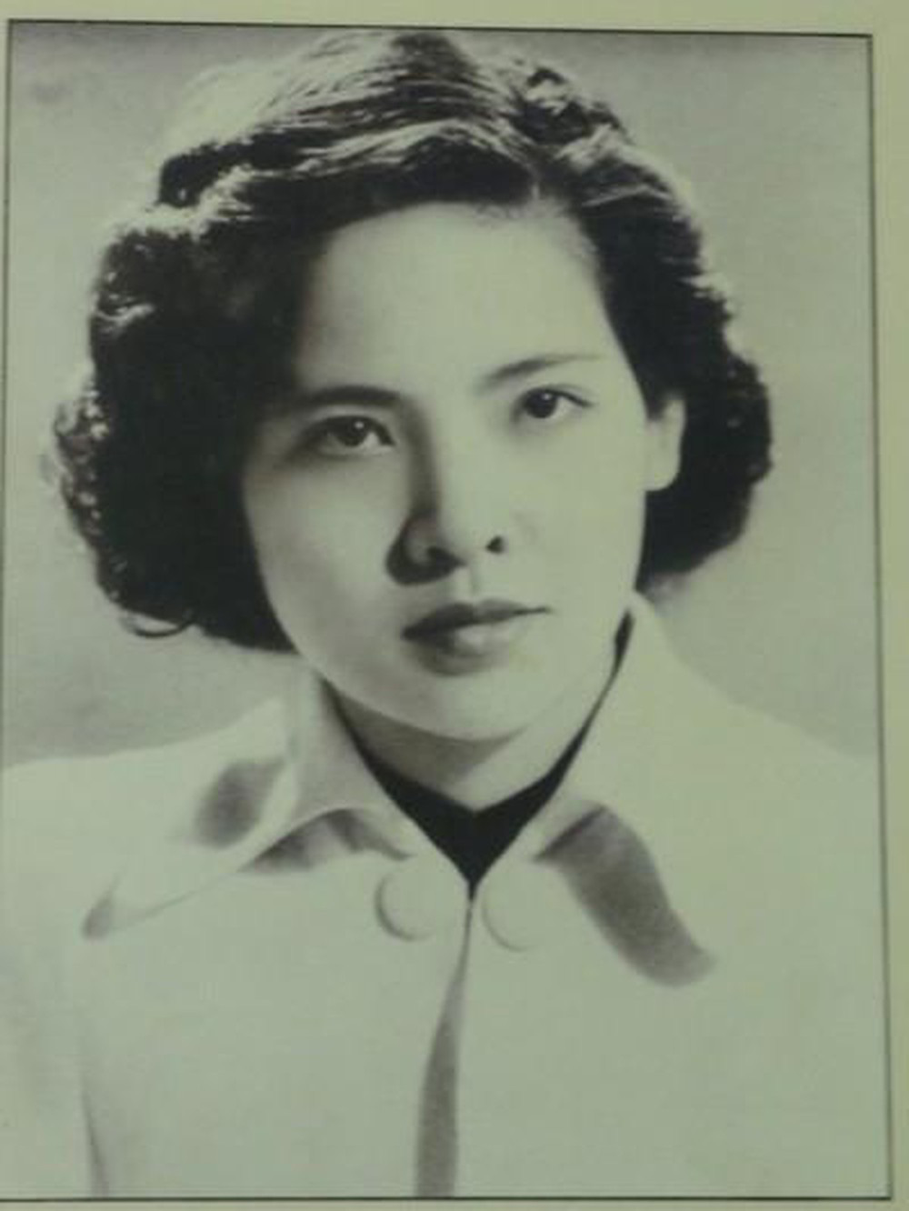 Bức ảnh Hoa khôi trường Dược 1955, giai nhân Hà thành nức tiếng một thời được phục chế lại khiến người xem mê mẩn - Ảnh 1.