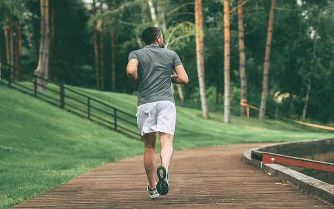 Hoàn thành mục tiêu chạy bộ 5 km/ngày trong 1 tuần đã khiến tôi “bừng tỉnh”: Vượt qua thử thách nhỏ tạo động lực lớn không ngờ để thay đổi cuộc sống! - Ảnh 3.