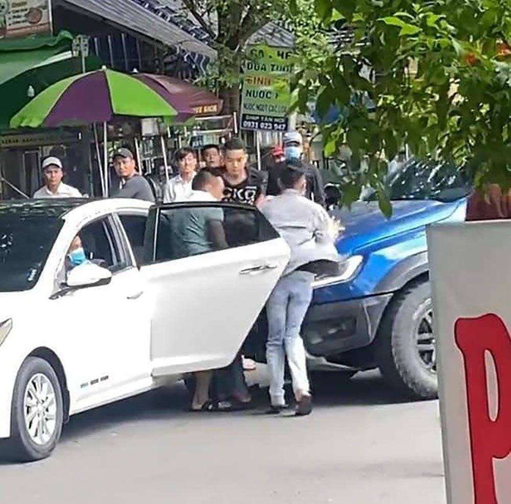 Bắt nhóm giang hồ “bắt cóc” người đàn ông, đập phá xe ô tô tại khu dân cư Cityland ở Sài Gòn - Ảnh 3.