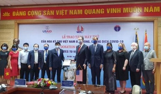 Mỹ trao tặng Việt Nam 100 máy thở hỗ trợ phòng, chống Đại dịch COVID-19 - Ảnh 1.