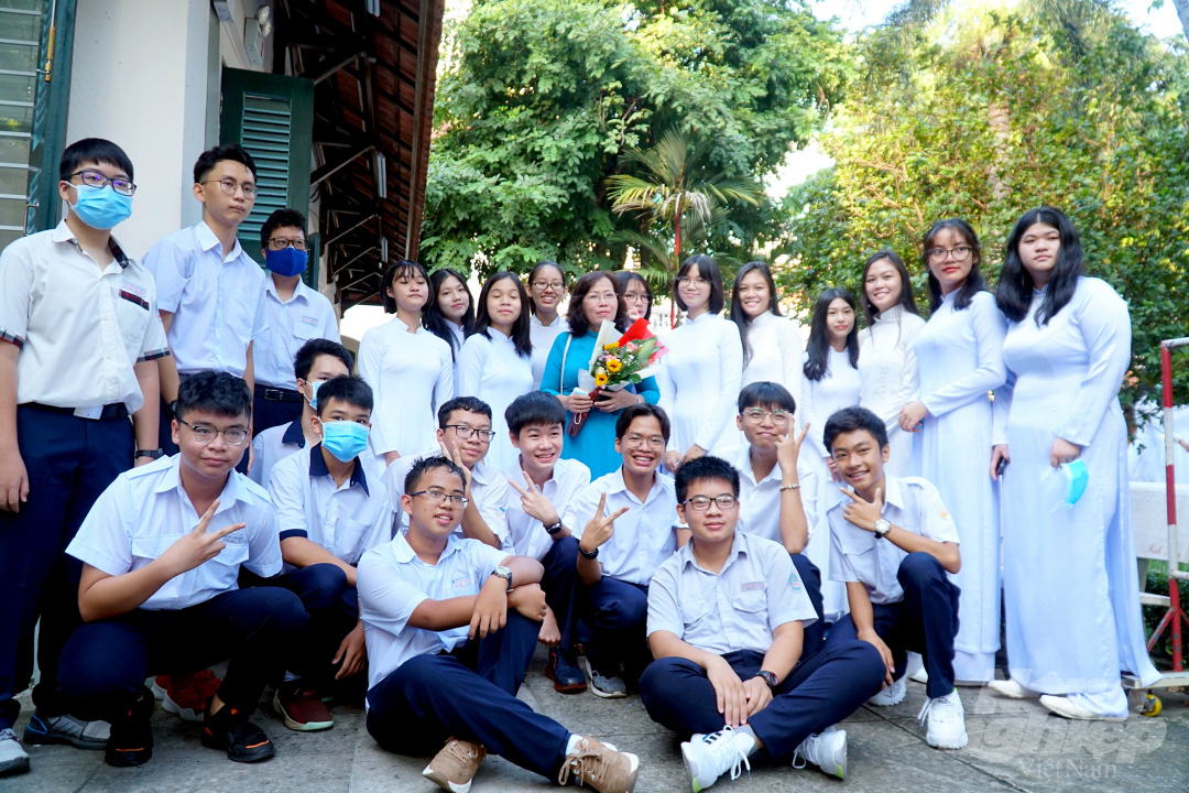 Phó Chủ tịch nước Đặng Thị Ngọc Thịnh đánh trống khai giảng tại ngôi trường 146 năm tuổi - Ảnh 4. Phó Chủ tịch nước Đặng Thị Ngọc Thịnh đánh trống khai giảng tại ngôi trường 146 năm tuổi - Ảnh 4.
