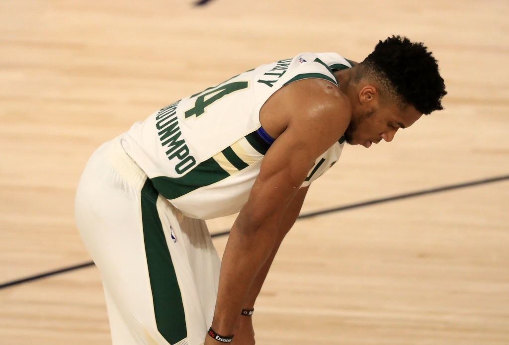 Giannis Antetokoumpo bỏ ngỏ khả năng đấu Game 4, viễn cảnh &quot;bị quét&quot; hiện ra trước mắt Milwaukee Bucks - Ảnh 2.