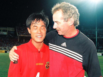 HLV Alfred Riedl: Người về nhì vĩ đại và tình yêu giành cho bóng đá Việt Nam - Ảnh 2.