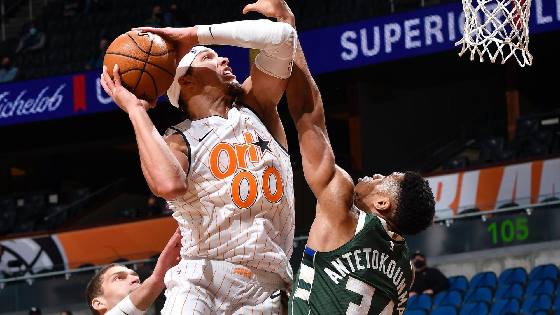 Aaron Gordon &quot;nhảy múa&quot; trên đầu Giannis Antetokounmpo, cộng đồng mạng lên tiếng bảo vệ &quot;Á thần Hy Lạp&quot; - Ảnh 6.