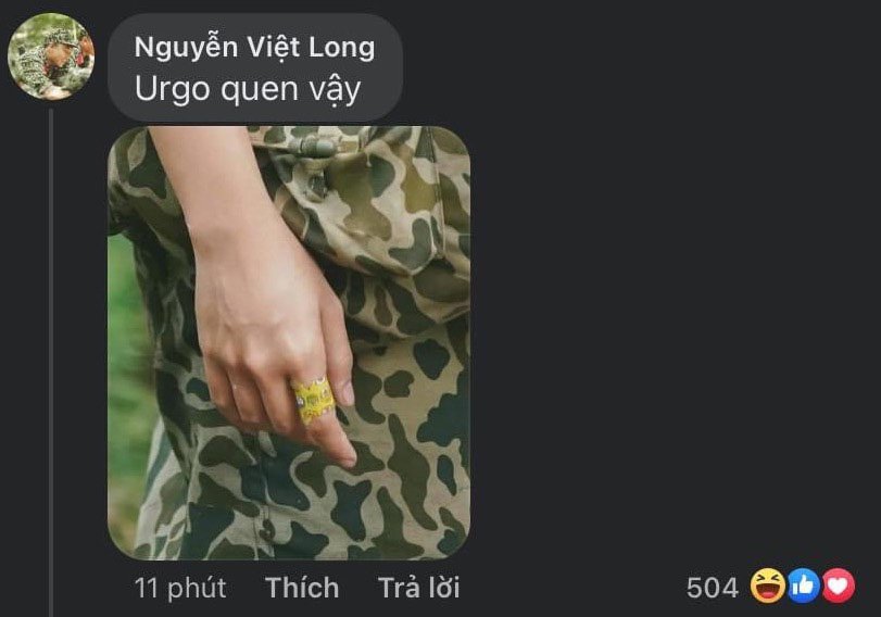Mũi trưởng Long soi kỹ băng urgo trong ảnh Hậu Hoàng, fan rần rần: Tín vật định tình của anh chị đúng không? - Ảnh 2. Mũi trưởng Long soi kỹ băng urgo trong ảnh Hậu Hoàng, fan rần rần: Tín vật định tình của anh chị đúng không? - Ảnh 2.