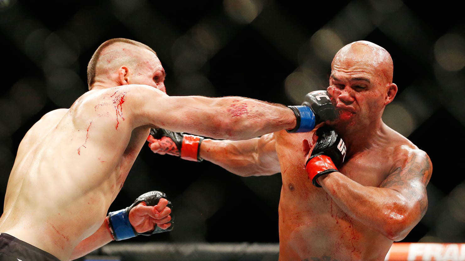 UFC xem xét nghiên cứu về ảo giác vi liều để điều trị tổn thương não - Ảnh 3.