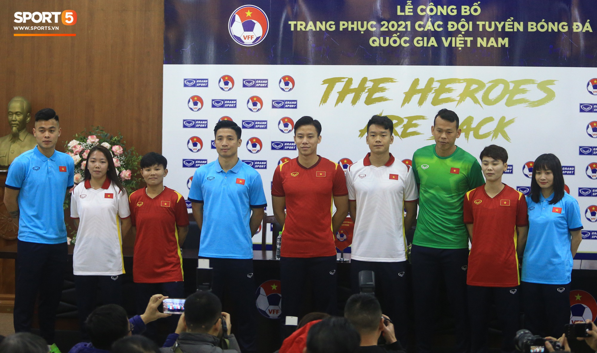Ra mắt áo thi đấu chính thức của Đội tuyển Quốc gia Việt Nam năm 2021 - Ảnh 1.