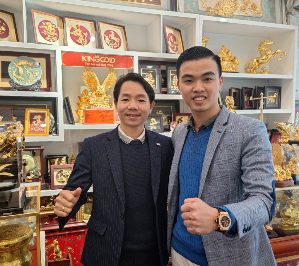 CEO Đinh Lâm Tới – Từ cậu bé nghèo đến Founder chuỗi showroom đồ đồng mạ vàng King Gold Art - Ảnh 1.