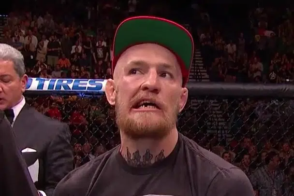 Trước khi bị hạ đo ván tại UFC 178, Dustin Poirier đã đấm Conor McGregor bay một mảnh răng - Ảnh 2.