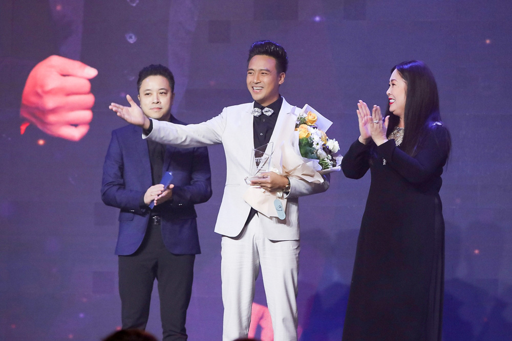 Thanh Duy xúc động cảm ơn NSND Hồng Vân khi nhận giải Nam ngôi sao phim ảnh - Ảnh 4.