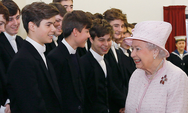 Cháu trai cực phẩm của Nữ hoàng Anh ít người biết đến: Thân hình chuẩn 6 múi, gương mặt vạn người mê cùng profile đáng nể - Ảnh 1.