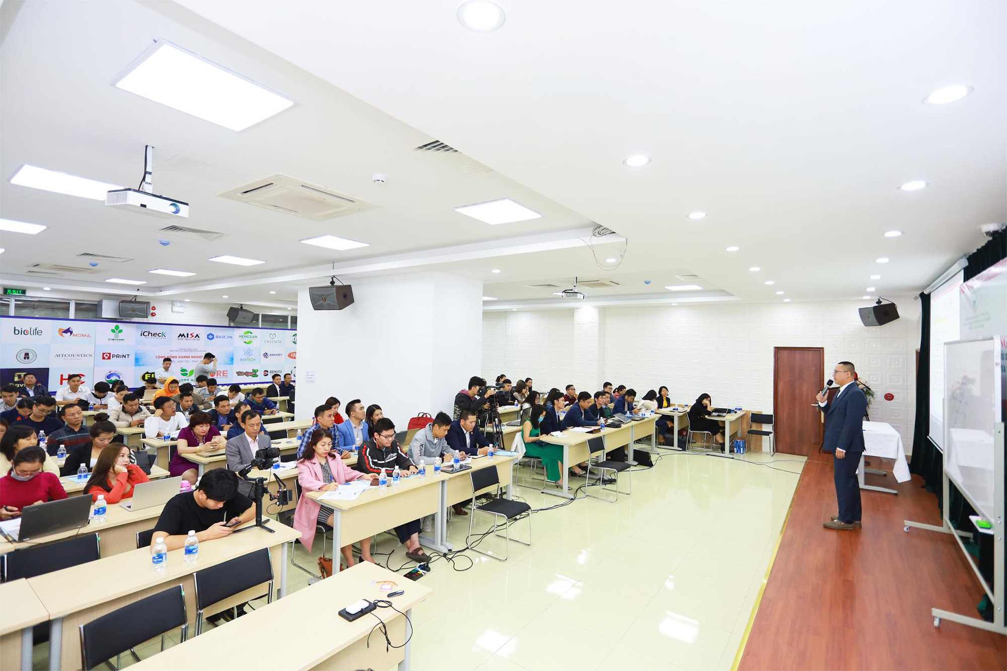 CEO Vũ Việt Linh hé lộ chiến lược tăng lợi nhuận kinh doanh trên Shopee - Ảnh 2.