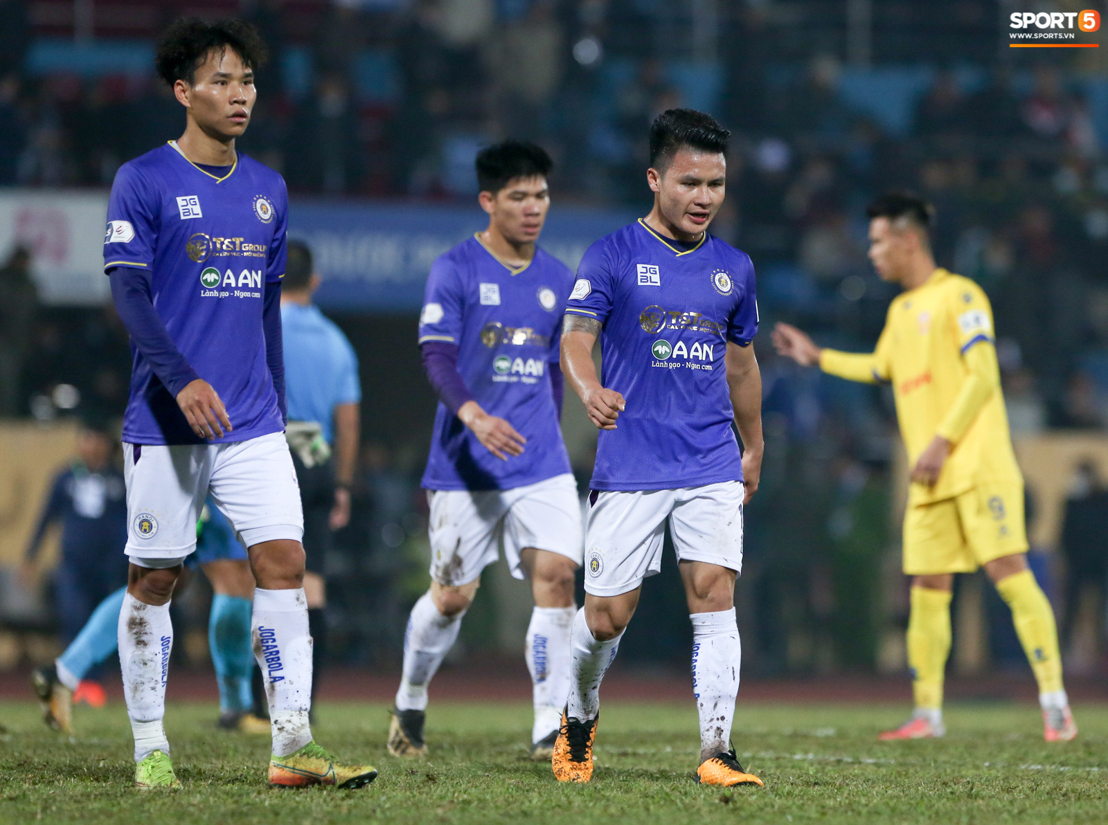 Hà Nội FC thua hai trận đầu vẫn chưa tệ bằng năm đầu tiên Quang Hải đá V.League - Ảnh 3.