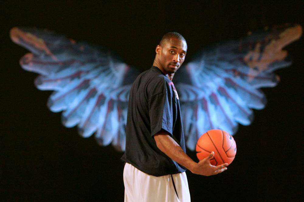 Hé lộ những thước phim mang màu hy vọng và tình cảm người dân Los Angeles gửi gắm Kobe Bryant - Ảnh 3.