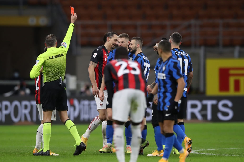 Zlatan Ibrahimovic và Romelu Lukaku &quot;khẩu chiến&quot; dữ dội trong trận derby Milan - Ảnh 9.